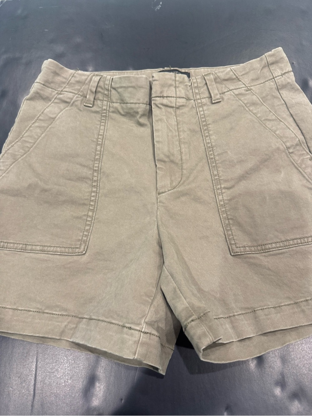 Banana Republic Lt Khaki authentic chino shorts. Size 4